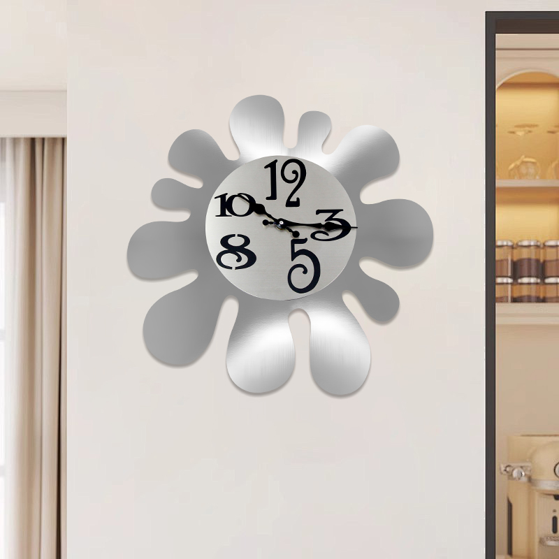 1744099418.jpg clock 5.jpg