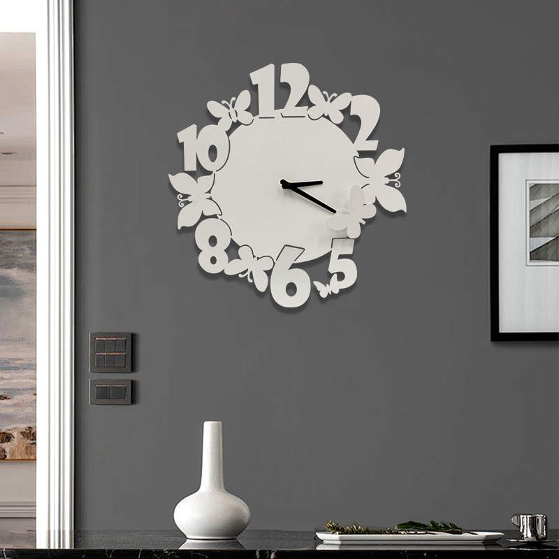 1744611167.jpg clock 1.jpg